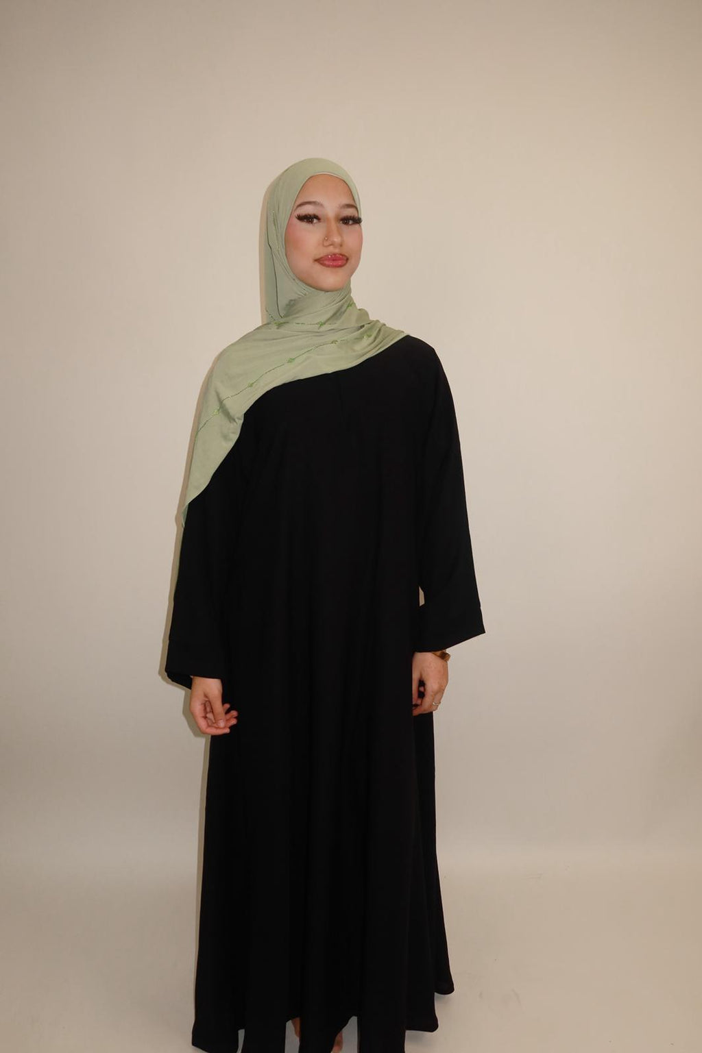 Essentials ABAYA